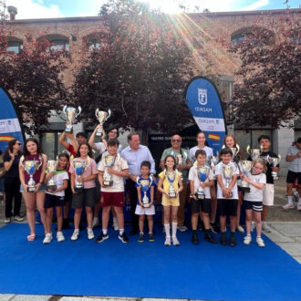 El concejal Jaime González Taboada ha entregado los trofeos de los 46º Juegos Deportivos Municipales a los deportistas y equipos ganadores del distrito