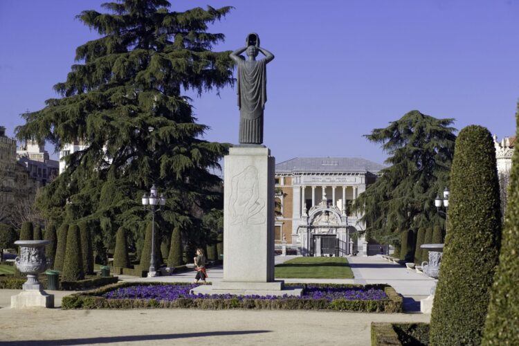 Escultura en los jardines de El Retiro
