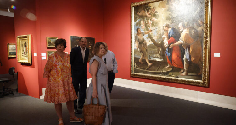 La delegada de Cultura, Turismo y Deporte, Marta Rivera de la Cruz, visita la exposición ‘Goya y las escuelas flamenca e italiana. Un siglo de filantropía de Carlota de Santamarca y Antonia González’
