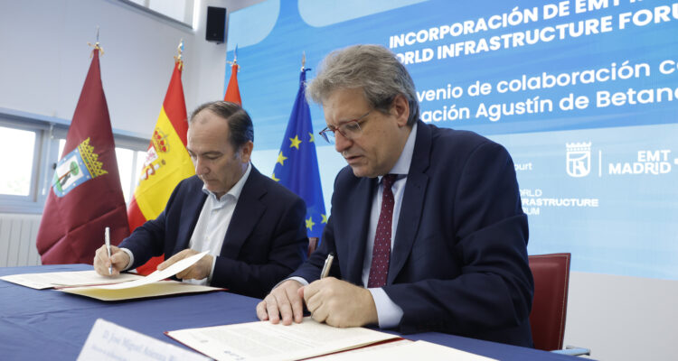 El delegado de Urbanismo, Medio Ambiente y Movilidad, Borja Carabante, firma un convenio de colaboración con la Fundación Agustín de Betancourt para la colaboración de EMT Madrid en la organización del World Infrastructure Forum (WIF)