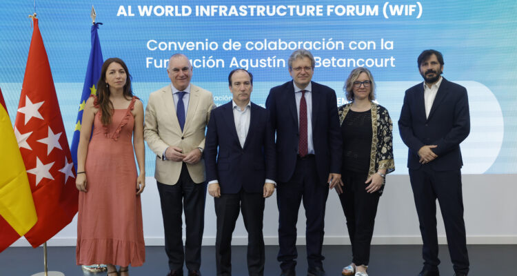 El delegado de Urbanismo, Medio Ambiente y Movilidad, Borja Carabante, firma un convenio de colaboración con la Fundación Agustín de Betancourt para la colaboración de EMT Madrid en la organización del World Infrastructure Forum (WIF)