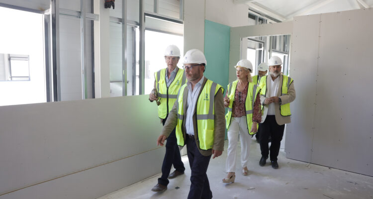 García Romero y Fernández visitan las obras del nuevo centro de acogida para personas sin hogar
