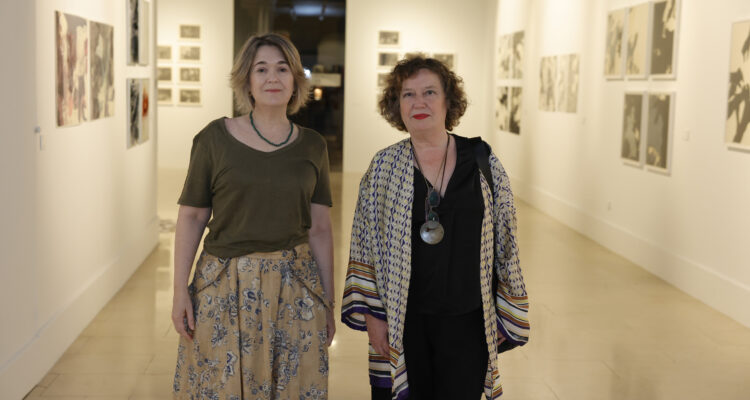 La delegada de Cultura, Turismo y Deporte, Marta Rivera de la Cruz, inaugura la exposición ‘Elena Jiménez. Premio Nacional de Arte Gráfico’
