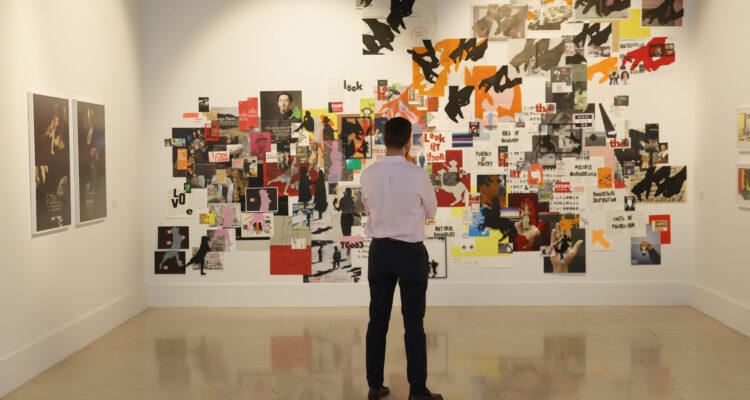 Imagen de la inauguración de la exposición ‘Elena Jiménez. Premio Nacional de Arte Gráfico’