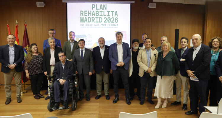 González con concejales, representantes colegios profesionales y entidades colaboradoras