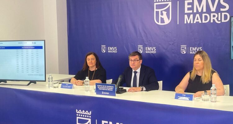 González durante el sorteo de la promoción Iberia Loreto 1 de EMVS Madrid