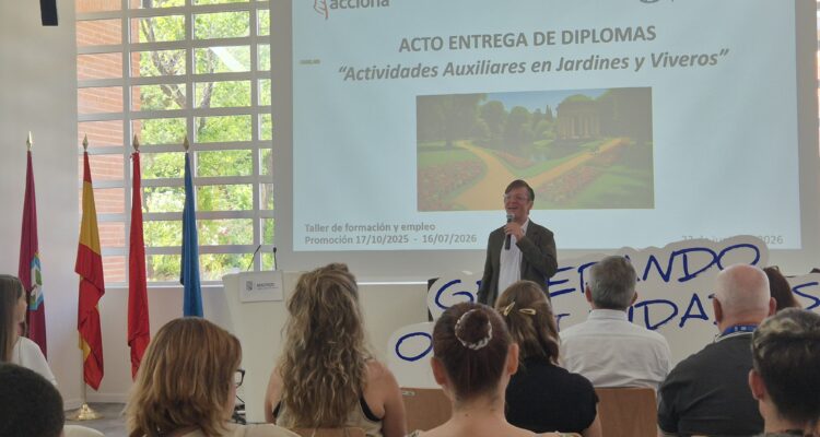Martínez Páramo en momento acto entrega diplomas