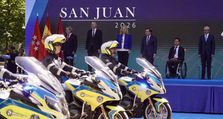 Momento del desfile con motoristas Policía Municipal de Madrid