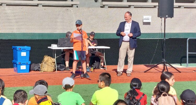 El concejal del distrito, Nacho Pezuela, ha inaugurado la IX Jornada de Inclusión Deportiva