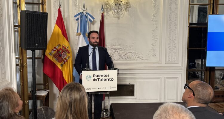 Niño durante su intervención en la clausura de la VI edición de Puentes de Talento