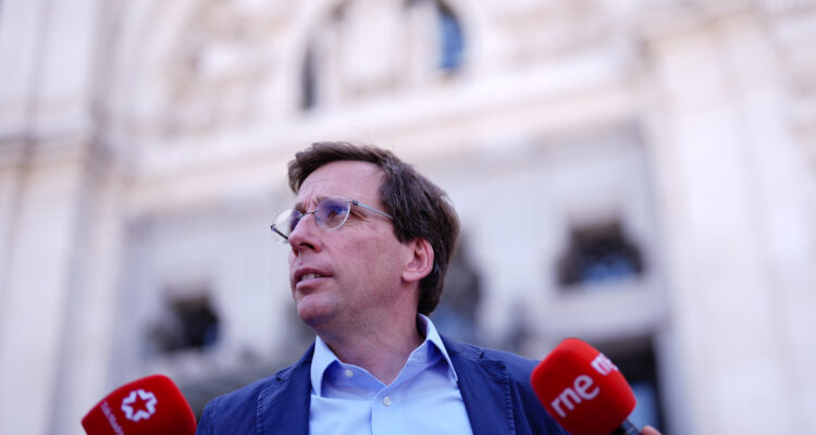 El alcalde José Luis Martínez-Almeida ha presidido el acto donde ha reiterado la disposición de los servicios de emergencia municipales para ayudar a Venezuela
