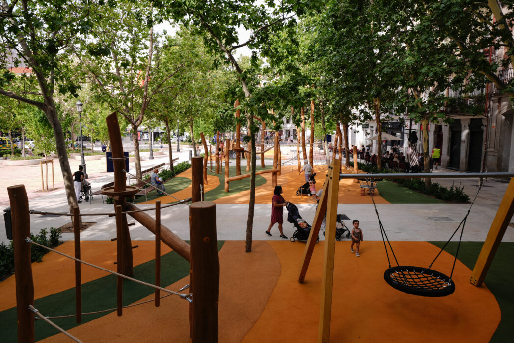 La recién reformada plaza de Chamberí