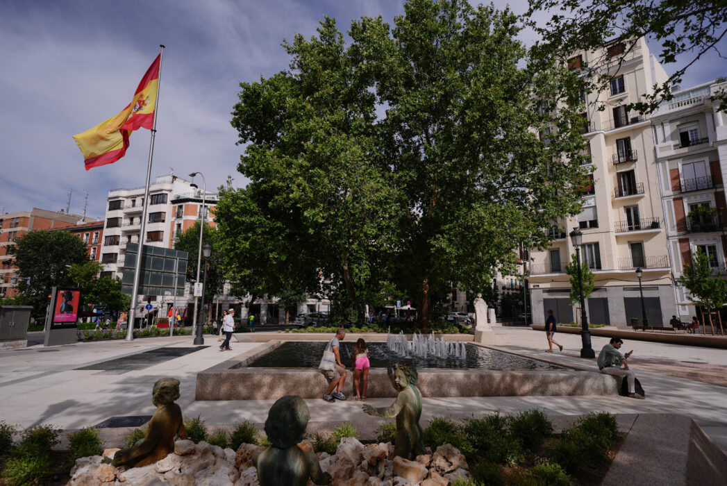 La recién reformada plaza de Chamberí