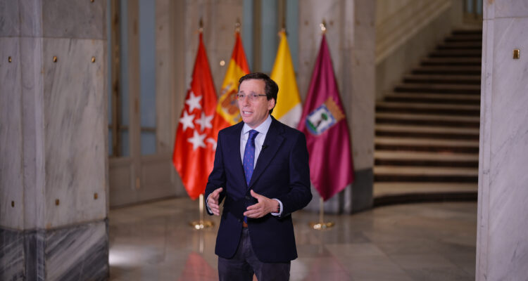 Almeida, ha dictado un bando con motivo del viaje apostólico de León XIV a la capital