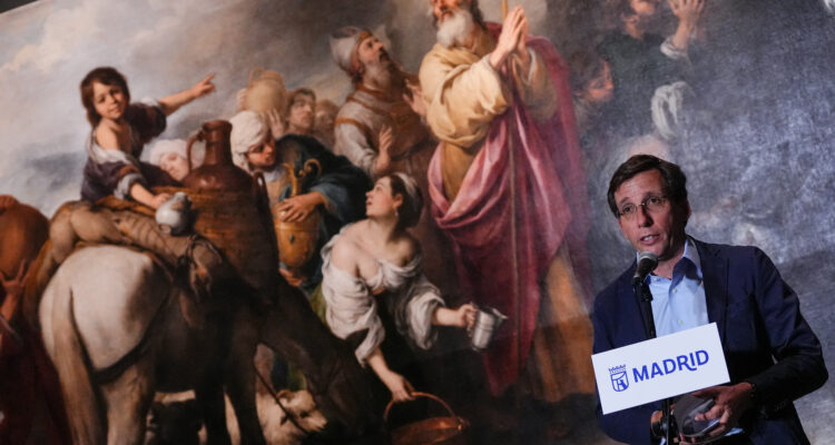 Almeida inaugura la exposición ‘Arte y misericordia. El Barroco de la Santa Caridad de Sevilla en Madrid’