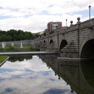 Imagen del Puente de Segovia, uno de os símbolos del distrito de Latina