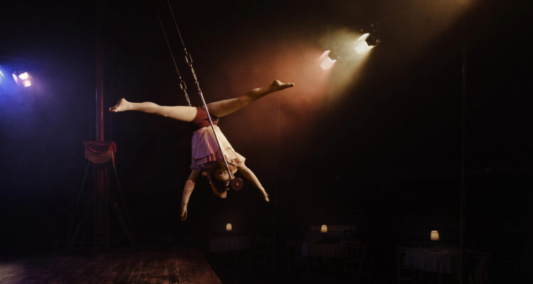 Imagen del espectáculo 'Swing', de Circus Ronaldo. ©Frauke Verreyde