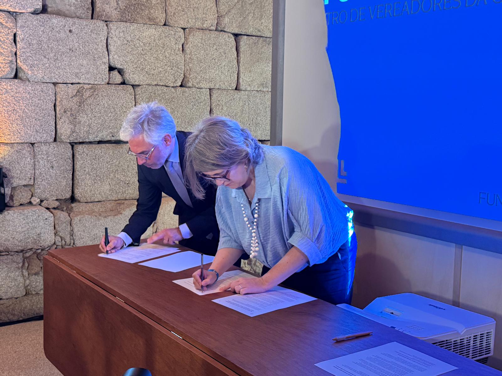 Marta Rivera de la Cruz en la firma del acuerdo de cooperación cultural 