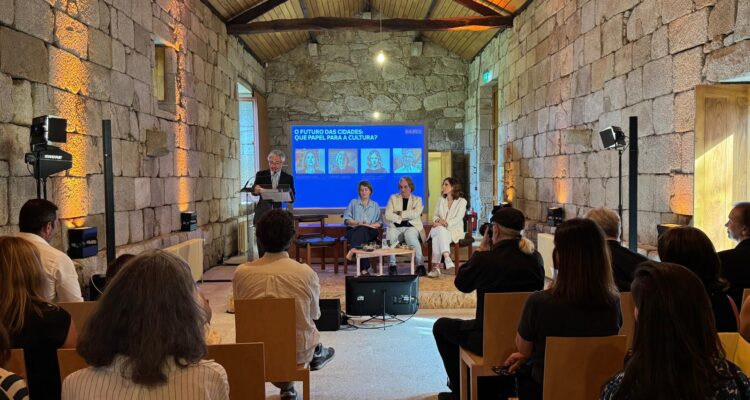 La delegada de Cultura, Turismo y Deporte, Marta Rivera de la Cruz, en el encuentro ‘La importancia de las políticas culturales en el futuro de los territorios’, organizado en el marco del festival BABELL en Oporto
