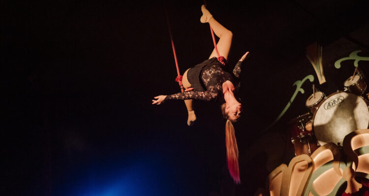 Imagen del espectáculo 'Swing', de Circus Ronaldo. ©Frauke Verreyde