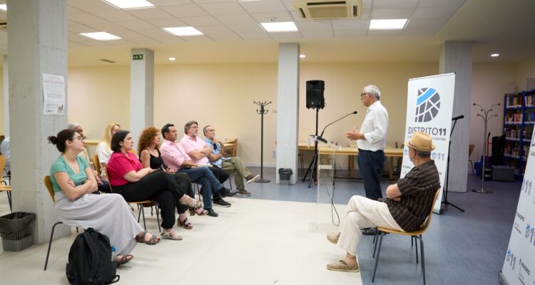 Izquierdo en la presentación del certamen Julio Verne 11