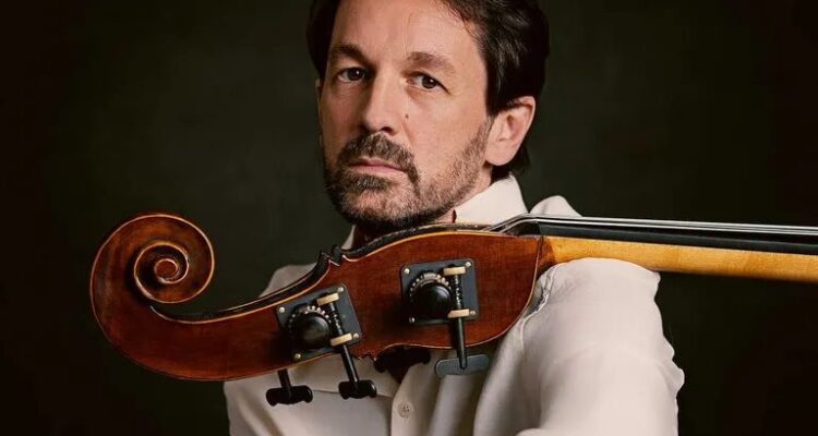 El contrabajista y compositor Pablo Martín Caminero