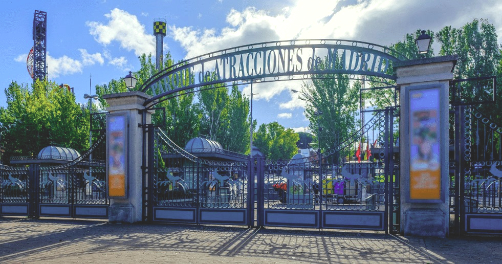 Puerta de acceso al Parque de Atracciones de Madrid