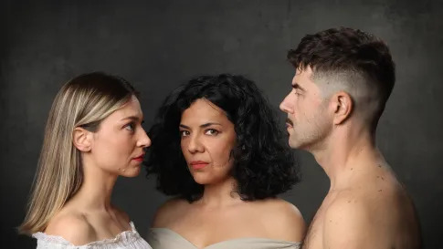 Imagen en primer plano de los tres protagonistas de El Trovador