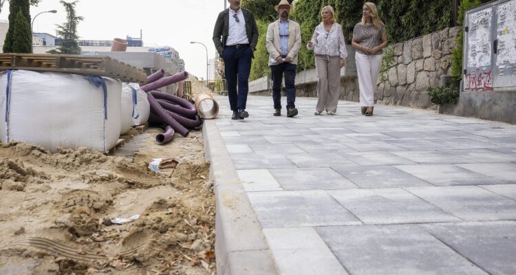 La delegada de Obras y Equipamientos, Paloma García Romero, ha visitado los trabajos junto a la concejala de Ciudad Lineal, Nadia Álvarez