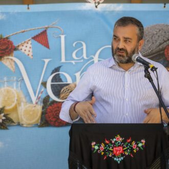 El concejal de distrito Centro durante la presentación de las Fiestas de San Lorenzo, San Cayetano y Virgen de la Paloma