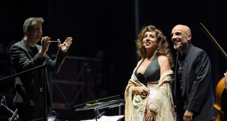 Imagen del concierto de zarzuela celebrado anoche en el patio central de Conde Duque