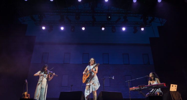 Imagen del concierto de Valeria Castro en Veranos de la Villa
