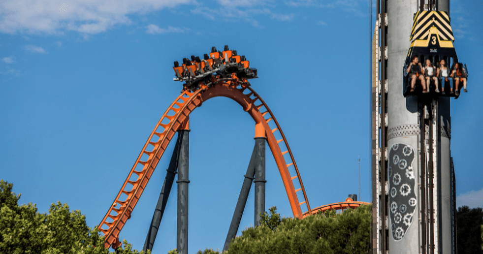 La Lanzadera y una montaña rusa del actual parque de atracciones