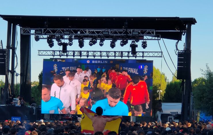 Pantalla gigante en Madrid Río con la retransmisión de la final de la Eurocopa 2024