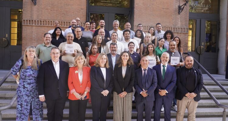 La vicealcaldesa, Inma Sanz, acompañada por la delegada, Engracia Hidalgo, en la clausura de los programas de formación de la Cátedra de Gastronomía, Innovación y Sostenibilidad Culinarias
