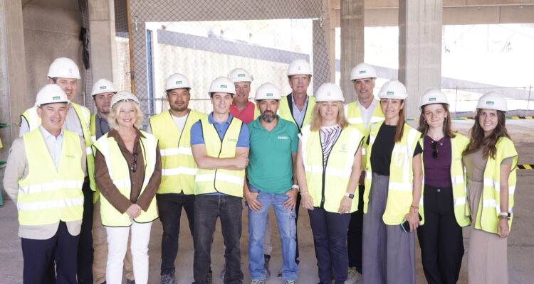 La vicealcaldesa, Inma Sanz, ha visitado los trabajos del nuevo aulario del CIFSE junto a la delegada de Obras y Equipamientos y el concejal de Latina
