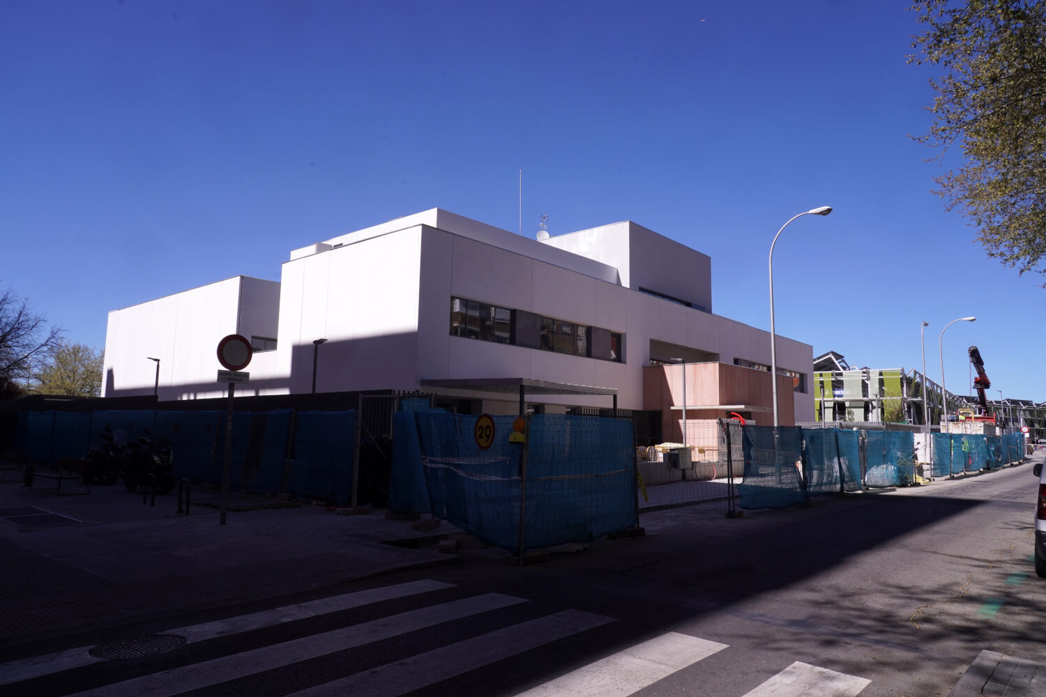Obras del nuevo centro de día para mayores con deterioro cognitivo de la calle de Téllez (imagen de archivo del 31 de marzo de 2026)