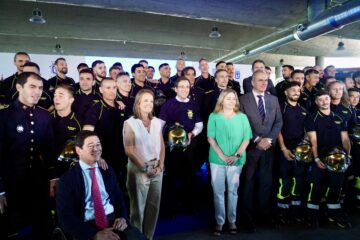 El alcalde José Luis Martínez-Almeida ha dado hoy la bienvenida en el Pabellón de Convenciones de la Casa de Campo a la promoción de 60 nuevos bomberos conductores del Ayuntamiento de Madrid
