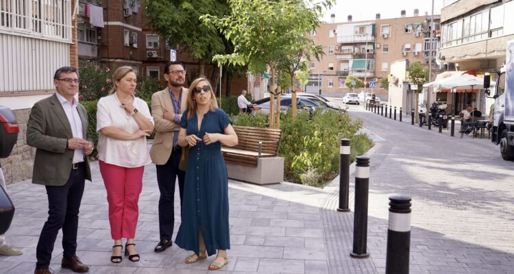 La vicealcaldesa de Madrid, Inma Sanz, visita las obras de la Colonia Urpisa, en el marco del Plan Regenera Madrid