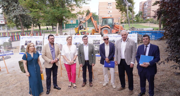 La vicealcaldesa de Madrid, Inma Sanz, visita las obras de la Colonia Urpisa, en el marco del Plan Regenera Madrid