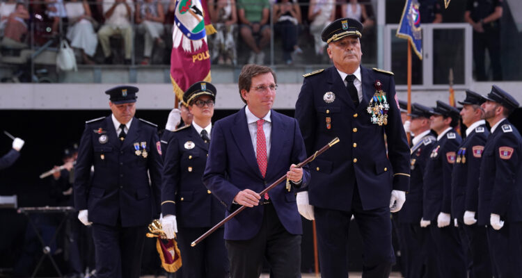 El alcalde de Madrid, José Luis Martínez-Almeida, preside la entrega de despachos a 326 nuevos agentes de la Policía Municipal