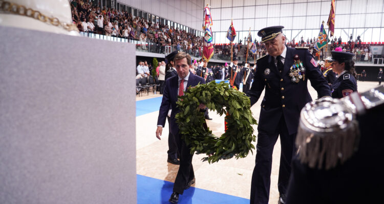 El alcalde de Madrid, José Luis Martínez-Almeida, preside la entrega de despachos a 326 nuevos agentes de la Policía Municipal
