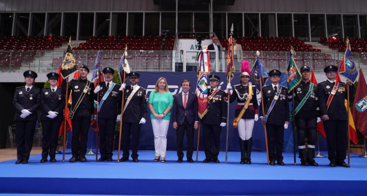 El alcalde de Madrid, José Luis Martínez-Almeida, preside la entrega de despachos a 326 nuevos agentes de la Policía Municipal