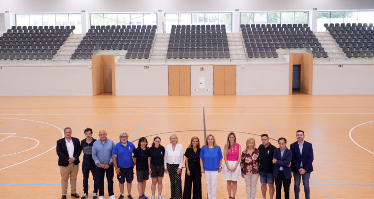 La vicealcaldesa de Madrid, Inma Sanz, acompañada de la delegada de Obras y Equipamientos, Paloma García Romero; la concejala delegada de Deporte, Sonia Cea, y la concejala de San Blas-Canillejas, Almudena Maíllo