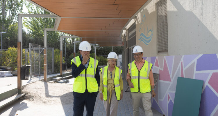 García Romero visita las obras de reforma del Centro Deportivo Municipal Raúl González