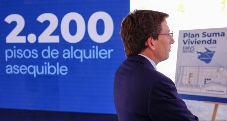 Almeida durante la presentación