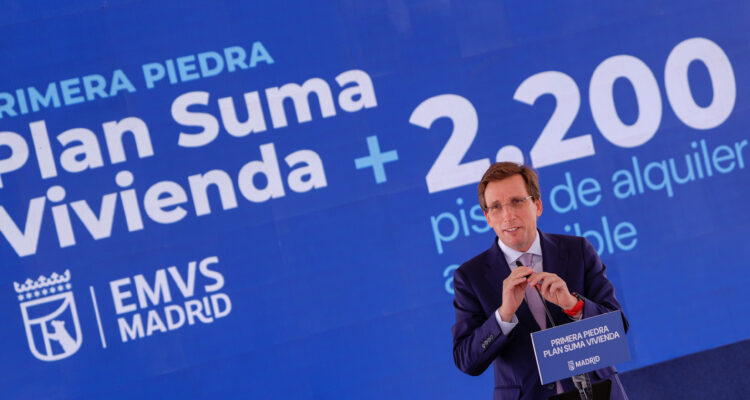 Almeida durante la presentación de la nueva promoción en Los Berrocales