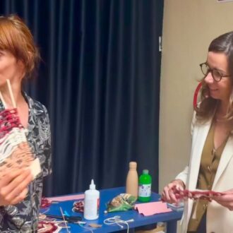 La concejala Paula Gómez-Angulo en su visita al Centro Sociocultural Tetuán