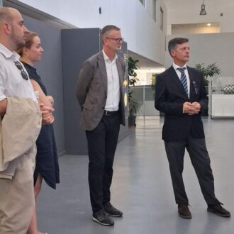 José Antonio Martínez Páramo, acompañado del director general de Medio Ambiente de la Comisión Europea, Eric Mamer, en su visita al Parque Tecnológico de Valdemingómez