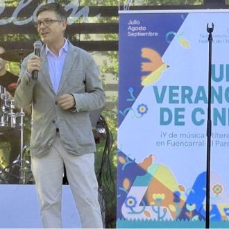 El concejal, José Antonio Martínez Páramo, presentando la programación cultural